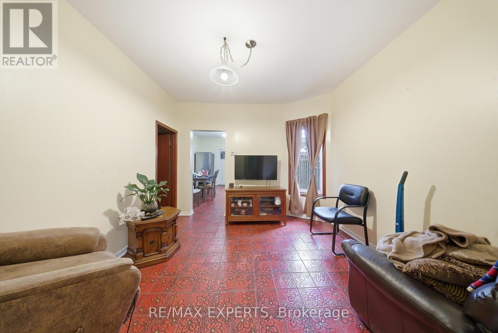 255 Montrose Avenue, Toronto, Ontario  M6G 3G6 - Photo 7 - C12644008