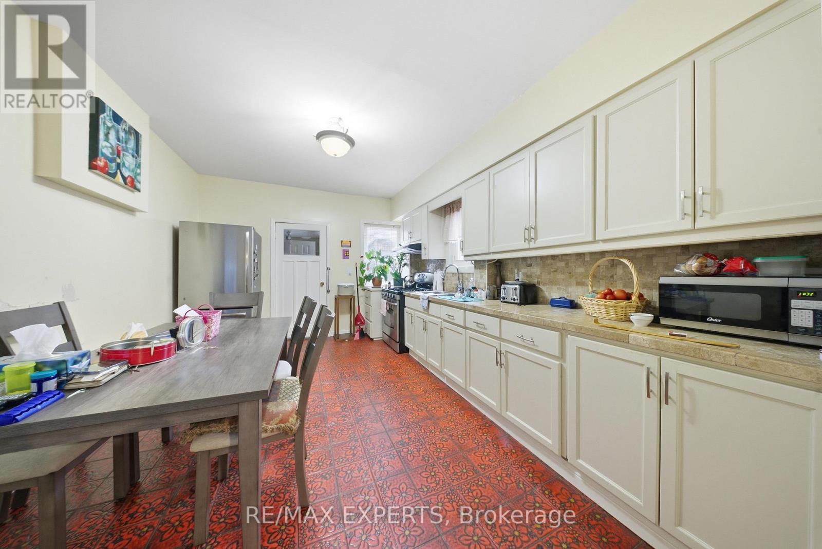 255 Montrose Avenue, Toronto, Ontario  M6G 3G6 - Photo 8 - C12644008