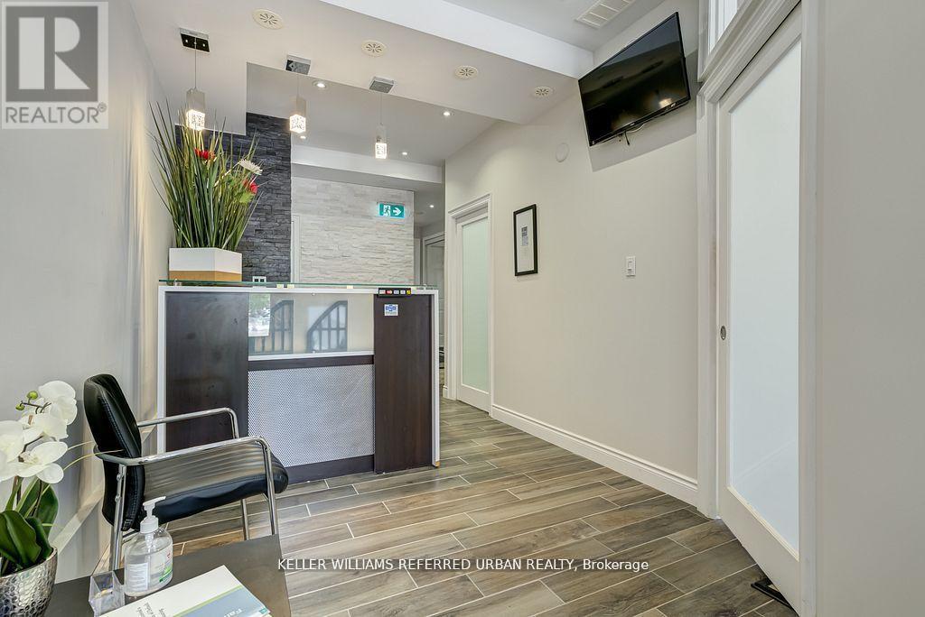 2 - 44 Baycliffe Crescent, Brampton, Ontario  L7A 3Y7 - Photo 9 - W12643910