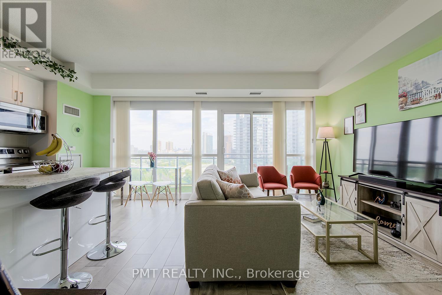 1625 - 165 Legion Road N, Toronto, Ontario  M8Y 0B3 - Photo 2 - W12643934