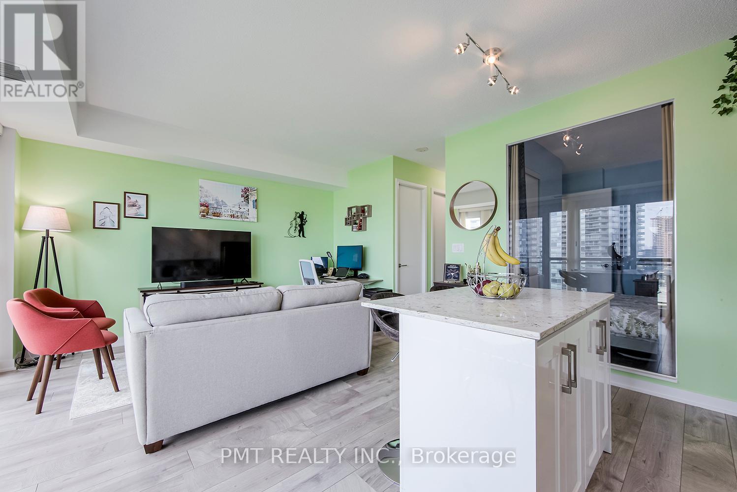 1625 - 165 Legion Road N, Toronto, Ontario  M8Y 0B3 - Photo 5 - W12643934