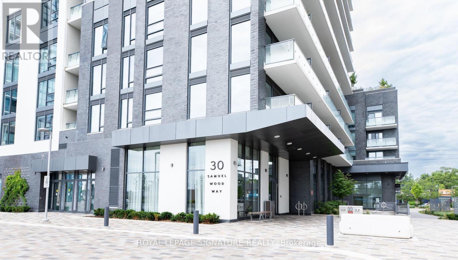 1011 - 30 Samuel Wood Way, Toronto, Ontario  M9B 0C9 - Photo 2 - W12643962