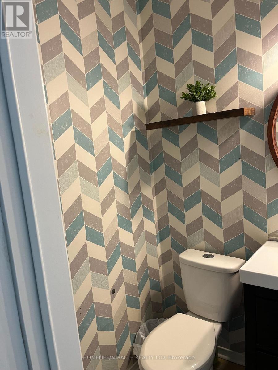 134 Williamson Drive, Brampton, Ontario  L7A 3T9 - Photo 10 - W12643980