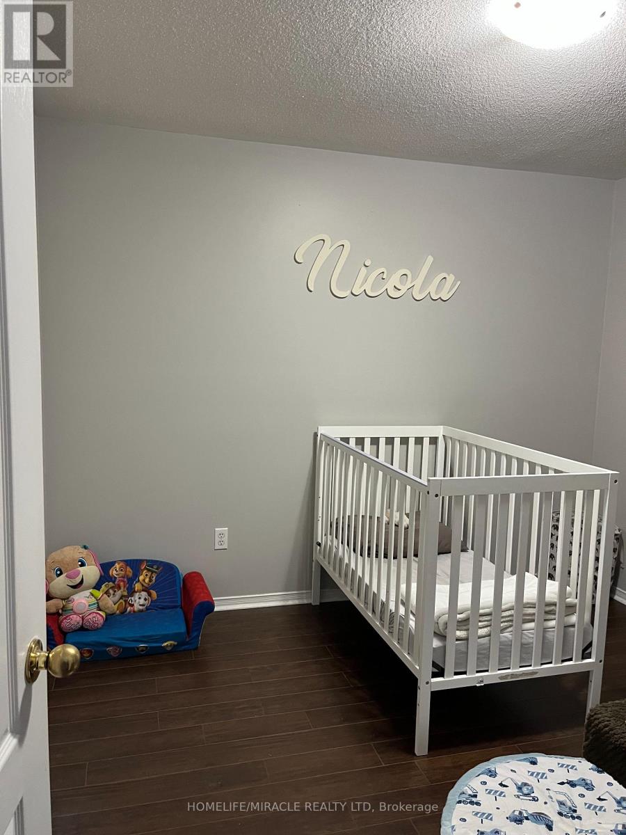 134 Williamson Drive, Brampton, Ontario  L7A 3T9 - Photo 11 - W12643980