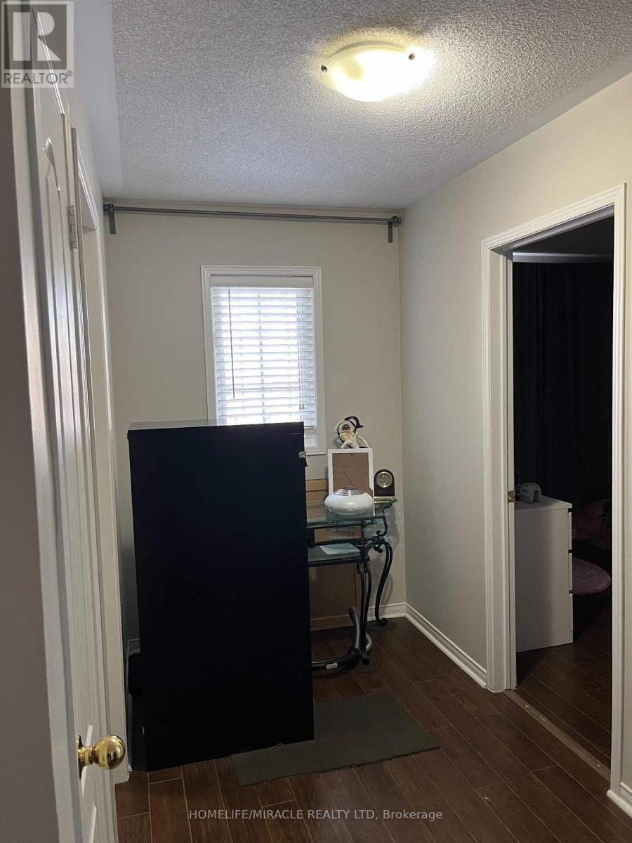 134 Williamson Drive, Brampton, Ontario  L7A 3T9 - Photo 13 - W12643980