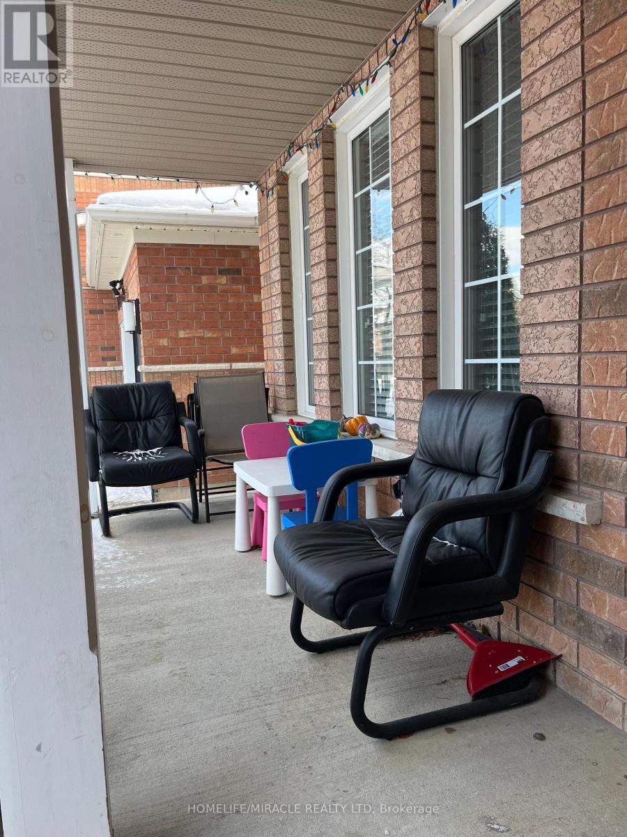 134 Williamson Drive, Brampton, Ontario  L7A 3T9 - Photo 4 - W12643980