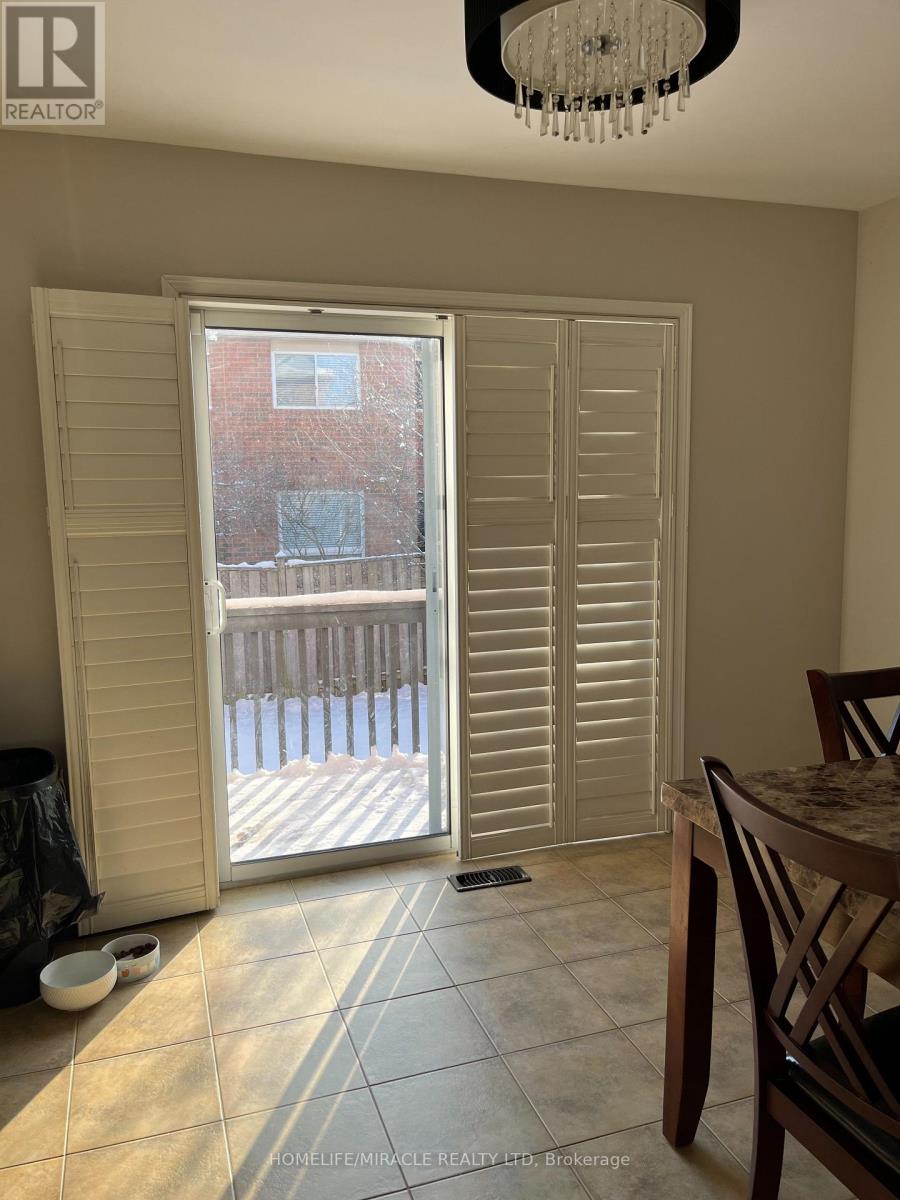 134 Williamson Drive, Brampton, Ontario  L7A 3T9 - Photo 7 - W12643980