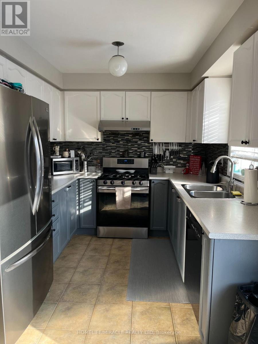 134 Williamson Drive, Brampton, Ontario  L7A 3T9 - Photo 8 - W12643980