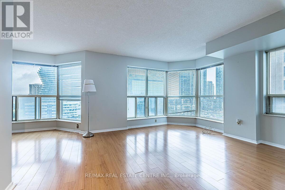 1503 - 335 Webb Drive, Mississauga, Ontario  L5B 4A1 - Photo 11 - W12643986