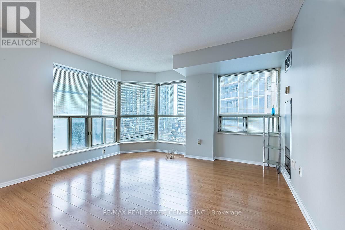 1503 - 335 Webb Drive, Mississauga, Ontario  L5B 4A1 - Photo 12 - W12643986