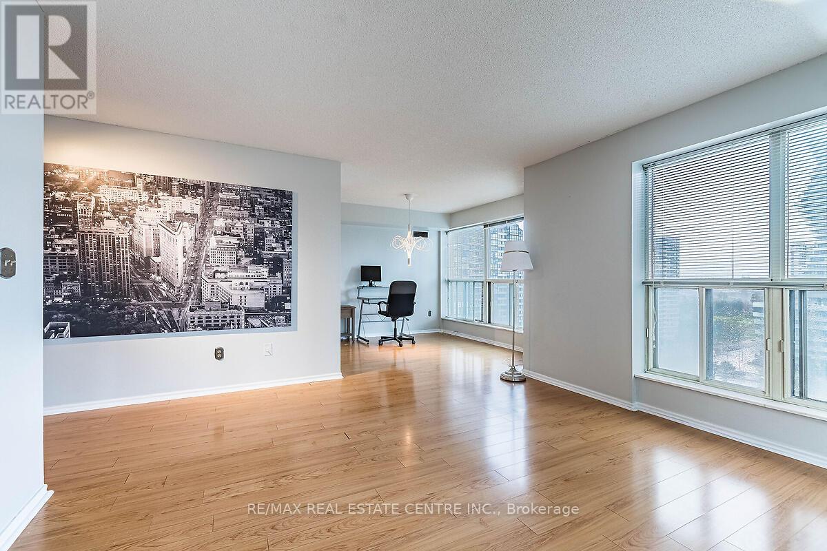 1503 - 335 Webb Drive, Mississauga, Ontario  L5B 4A1 - Photo 13 - W12643986