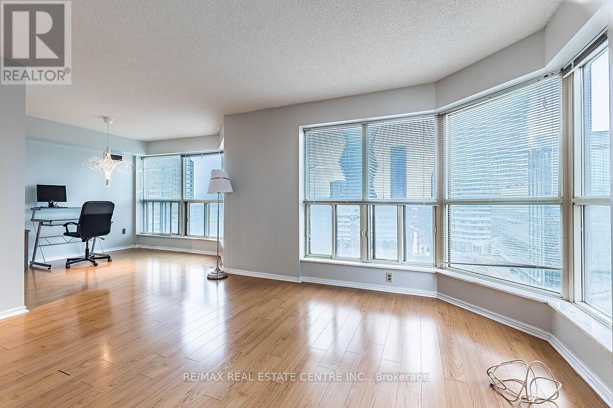 1503 - 335 Webb Drive, Mississauga, Ontario  L5B 4A1 - Photo 14 - W12643986