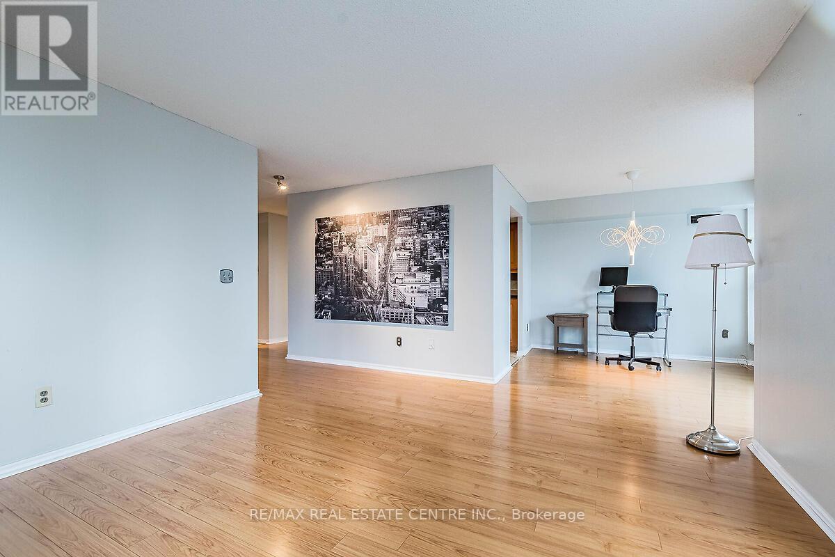 1503 - 335 Webb Drive, Mississauga, Ontario  L5B 4A1 - Photo 15 - W12643986