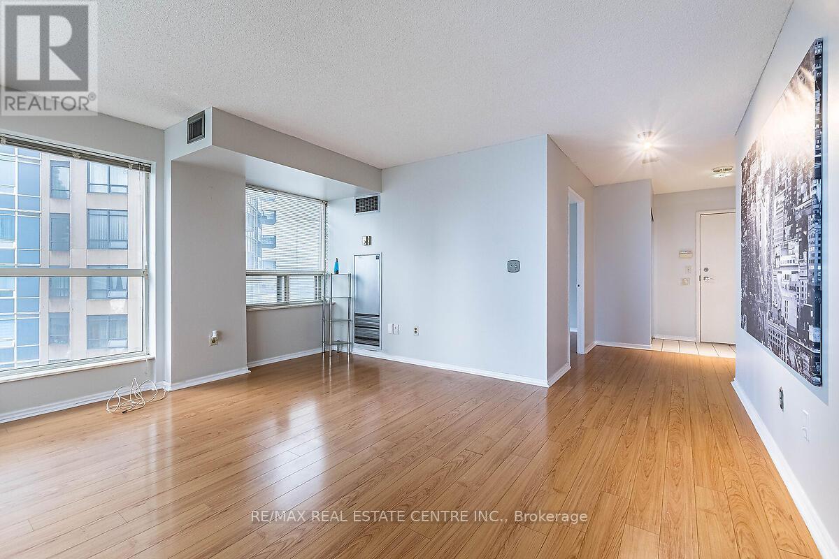 1503 - 335 Webb Drive, Mississauga, Ontario  L5B 4A1 - Photo 16 - W12643986