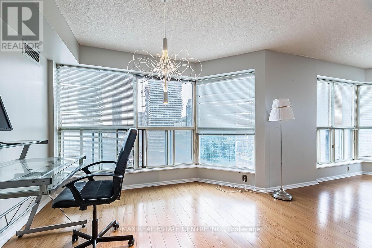 1503 - 335 Webb Drive, Mississauga, Ontario  L5B 4A1 - Photo 19 - W12643986