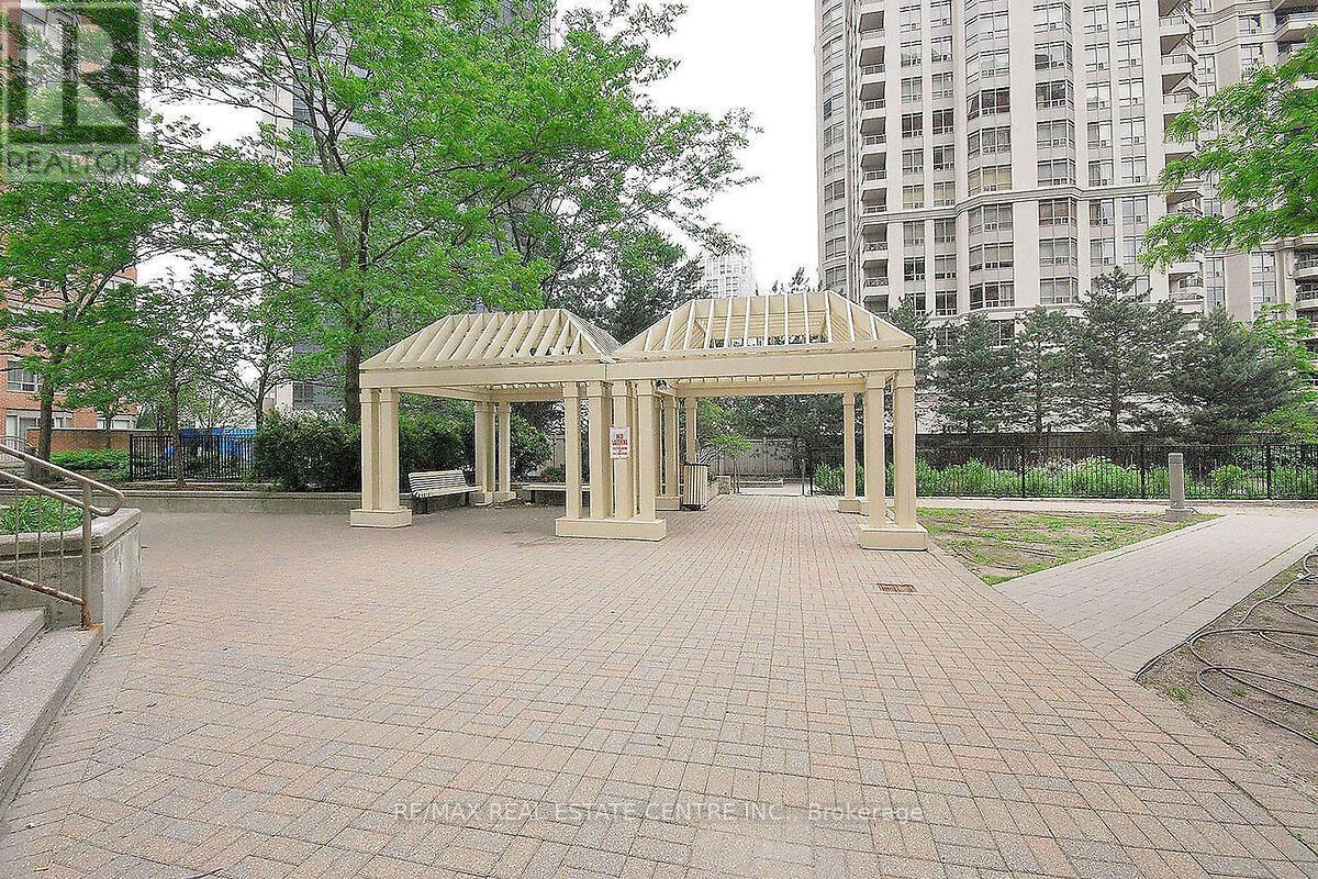 1503 - 335 Webb Drive, Mississauga, Ontario  L5B 4A1 - Photo 3 - W12643986