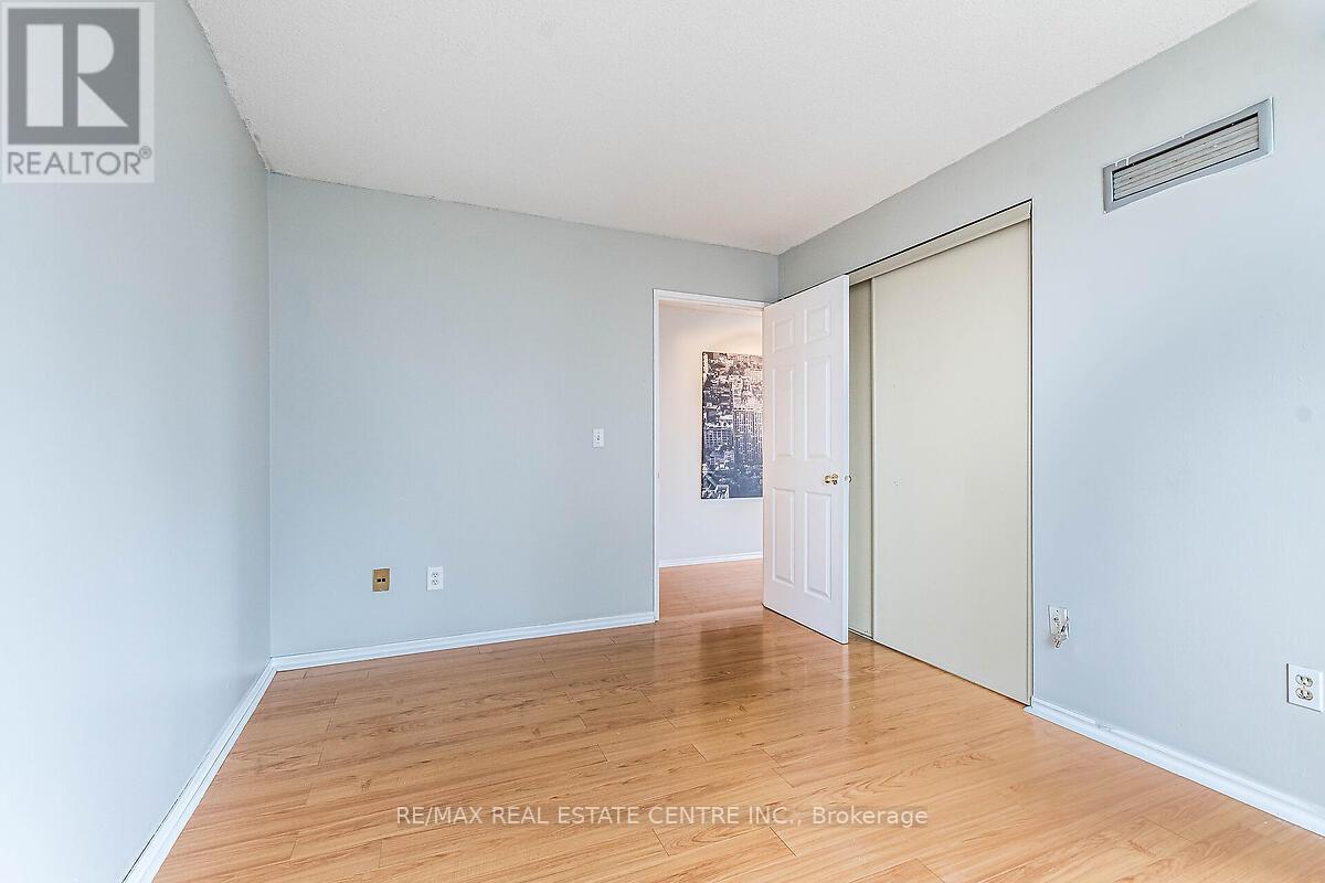 1503 - 335 Webb Drive, Mississauga, Ontario  L5B 4A1 - Photo 30 - W12643986