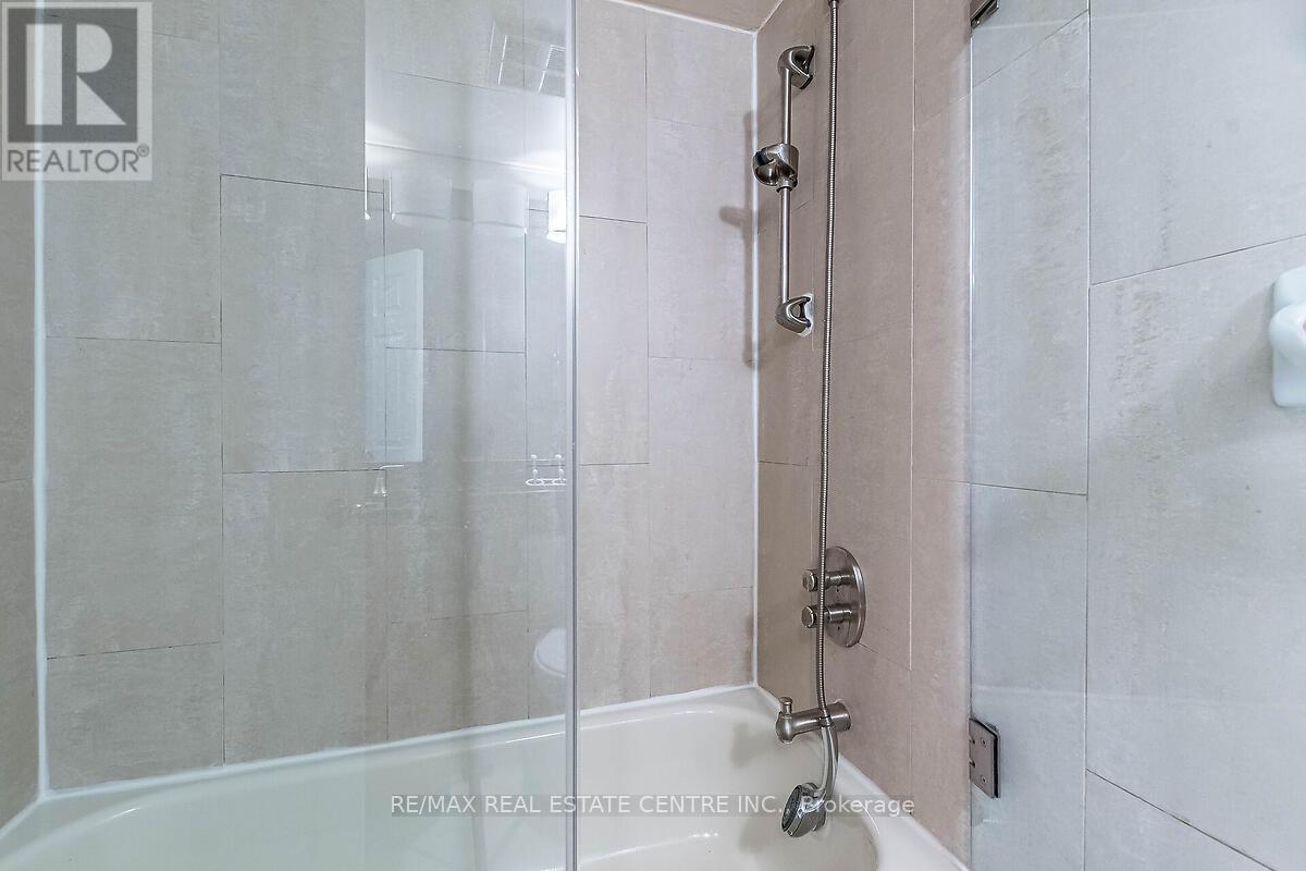 1503 - 335 Webb Drive, Mississauga, Ontario  L5B 4A1 - Photo 33 - W12643986