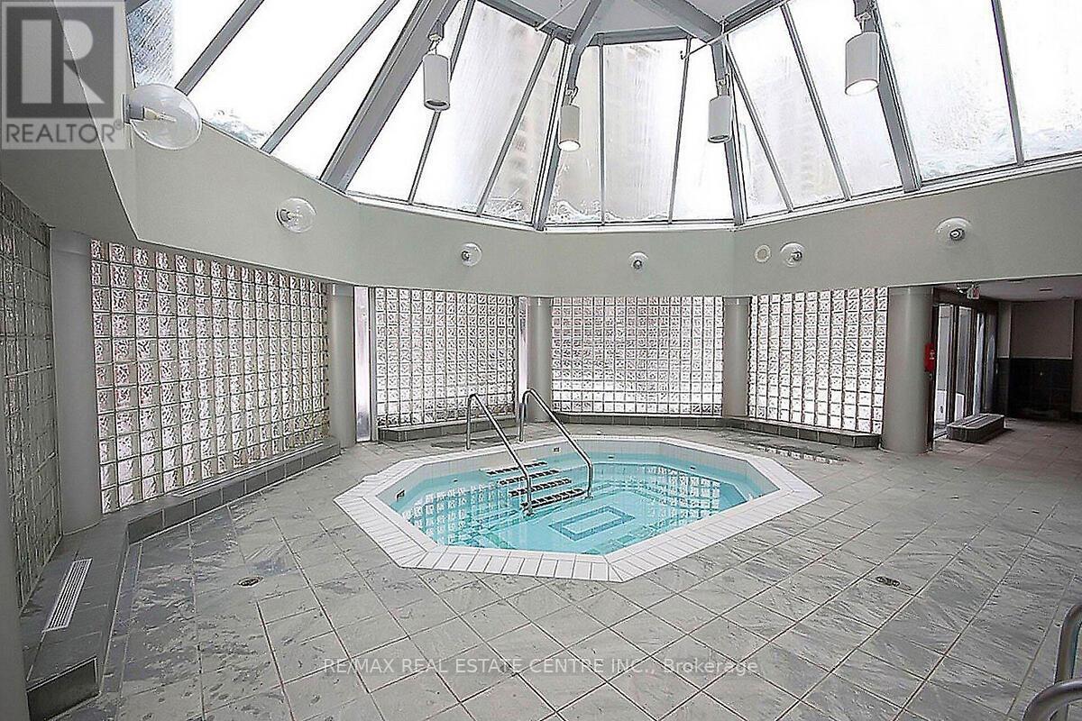 1503 - 335 Webb Drive, Mississauga, Ontario  L5B 4A1 - Photo 39 - W12643986