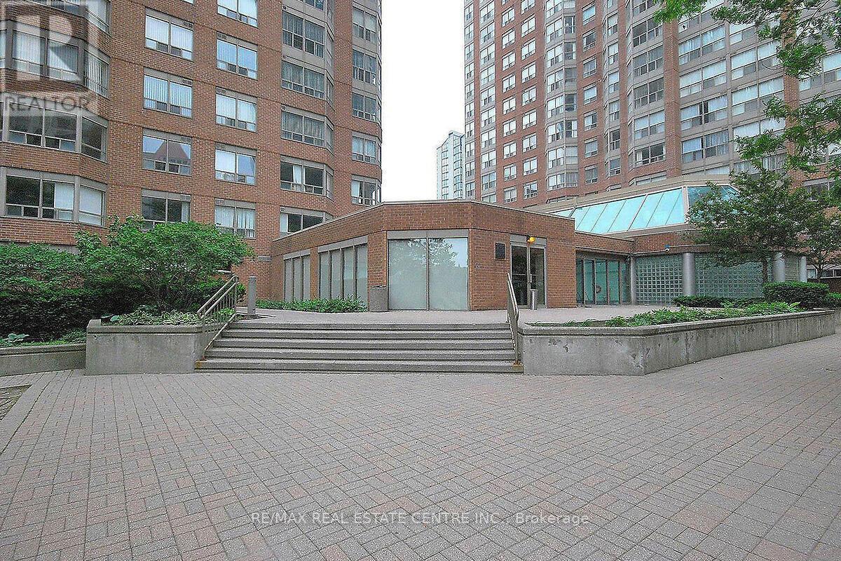 1503 - 335 Webb Drive, Mississauga, Ontario  L5B 4A1 - Photo 4 - W12643986