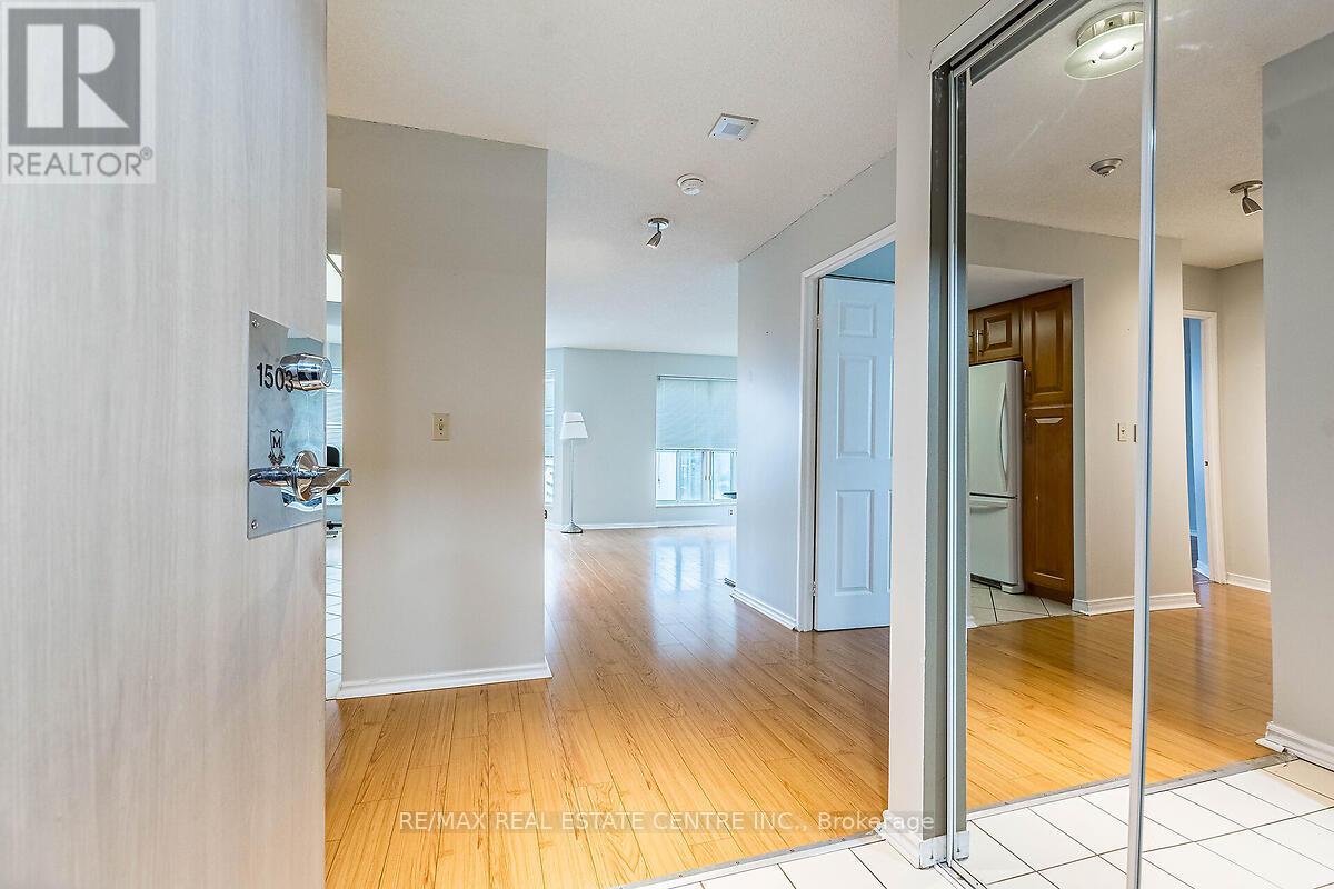 1503 - 335 Webb Drive, Mississauga, Ontario  L5B 4A1 - Photo 9 - W12643986