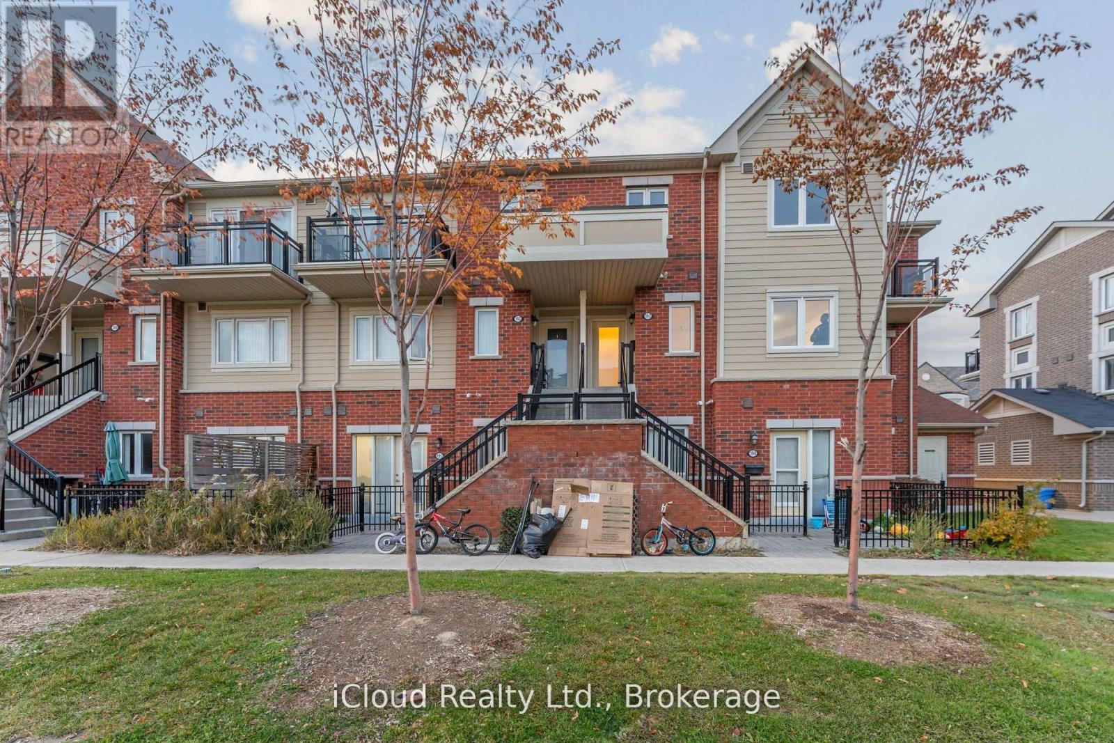193 - 250 Sunny Meadow Boulevard, Brampton, Ontario  L6R 2Y7 - Photo 2 - W12643998