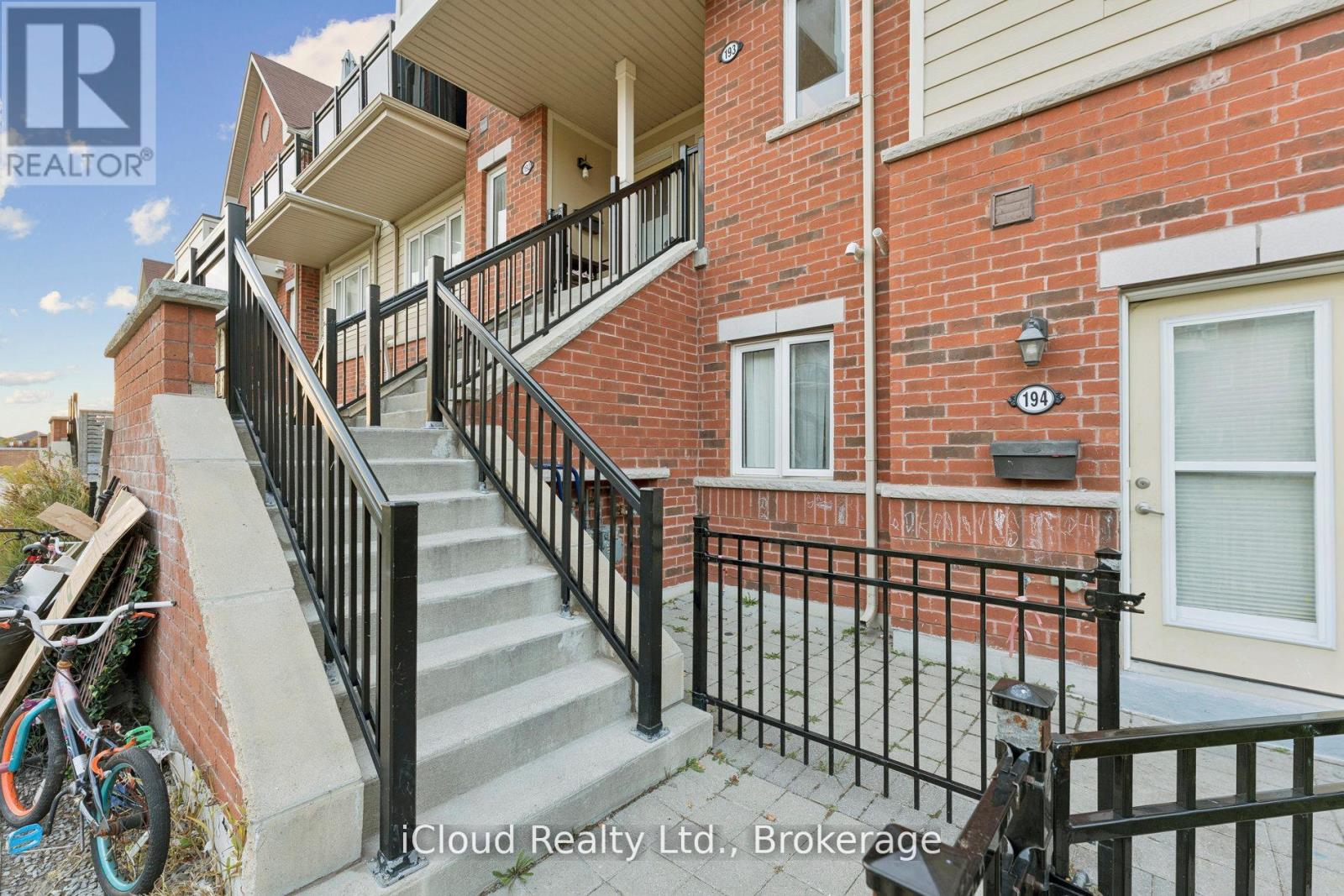 193 - 250 Sunny Meadow Boulevard, Brampton, Ontario  L6R 2Y7 - Photo 3 - W12643998