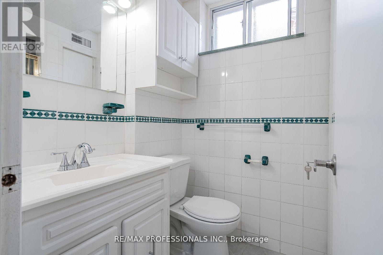 364 Rathburn Road, Toronto, Ontario  M9B 2M1 - Photo 10 - W12644010