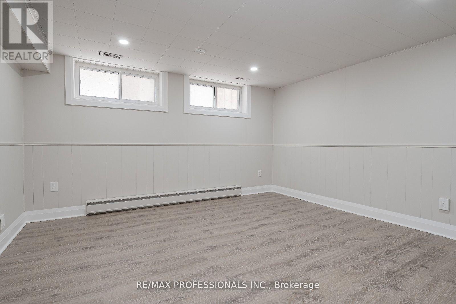 364 Rathburn Road, Toronto, Ontario  M9B 2M1 - Photo 8 - W12644010