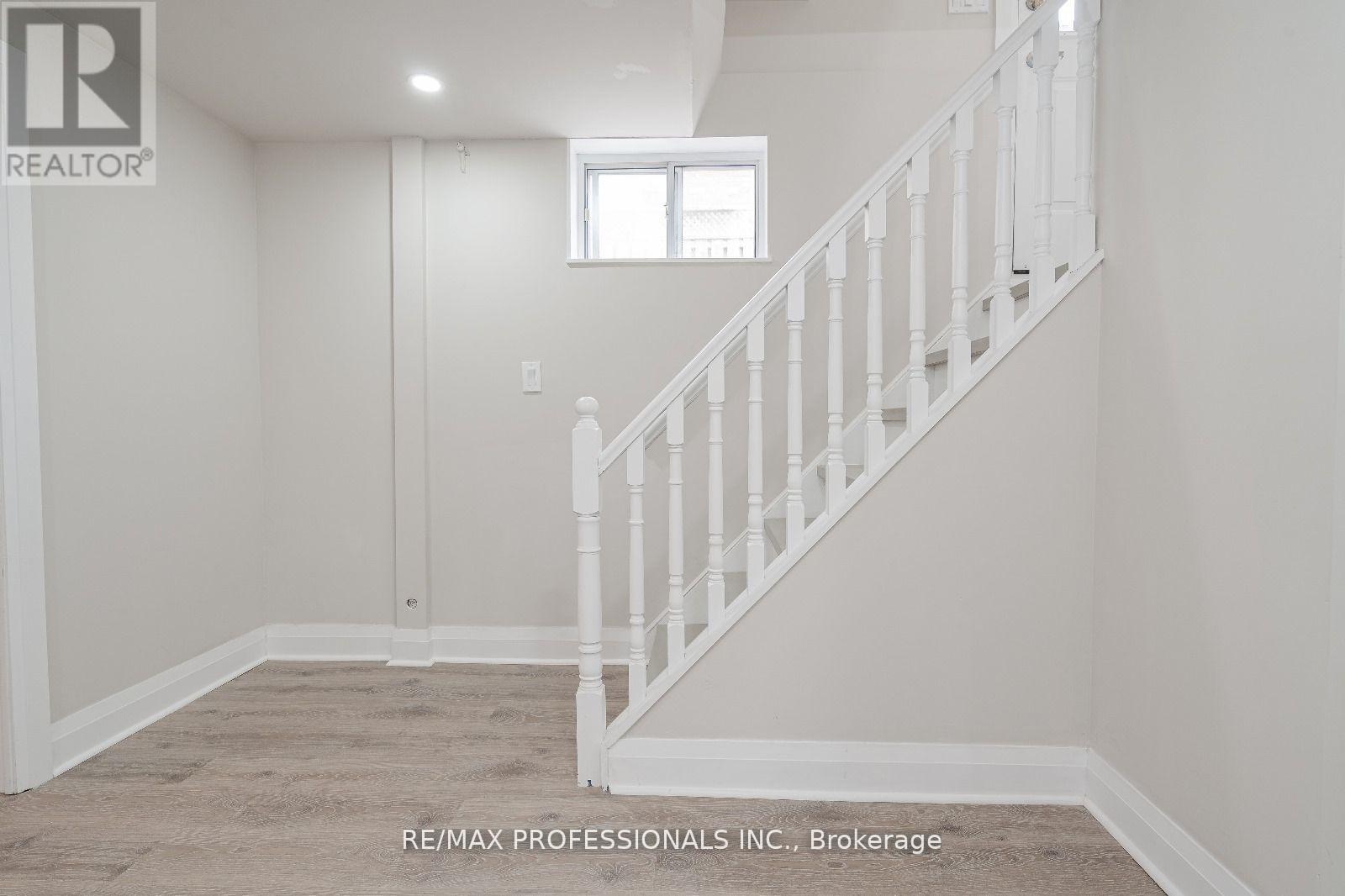 364 Rathburn Road, Toronto, Ontario  M9B 2M1 - Photo 9 - W12644010