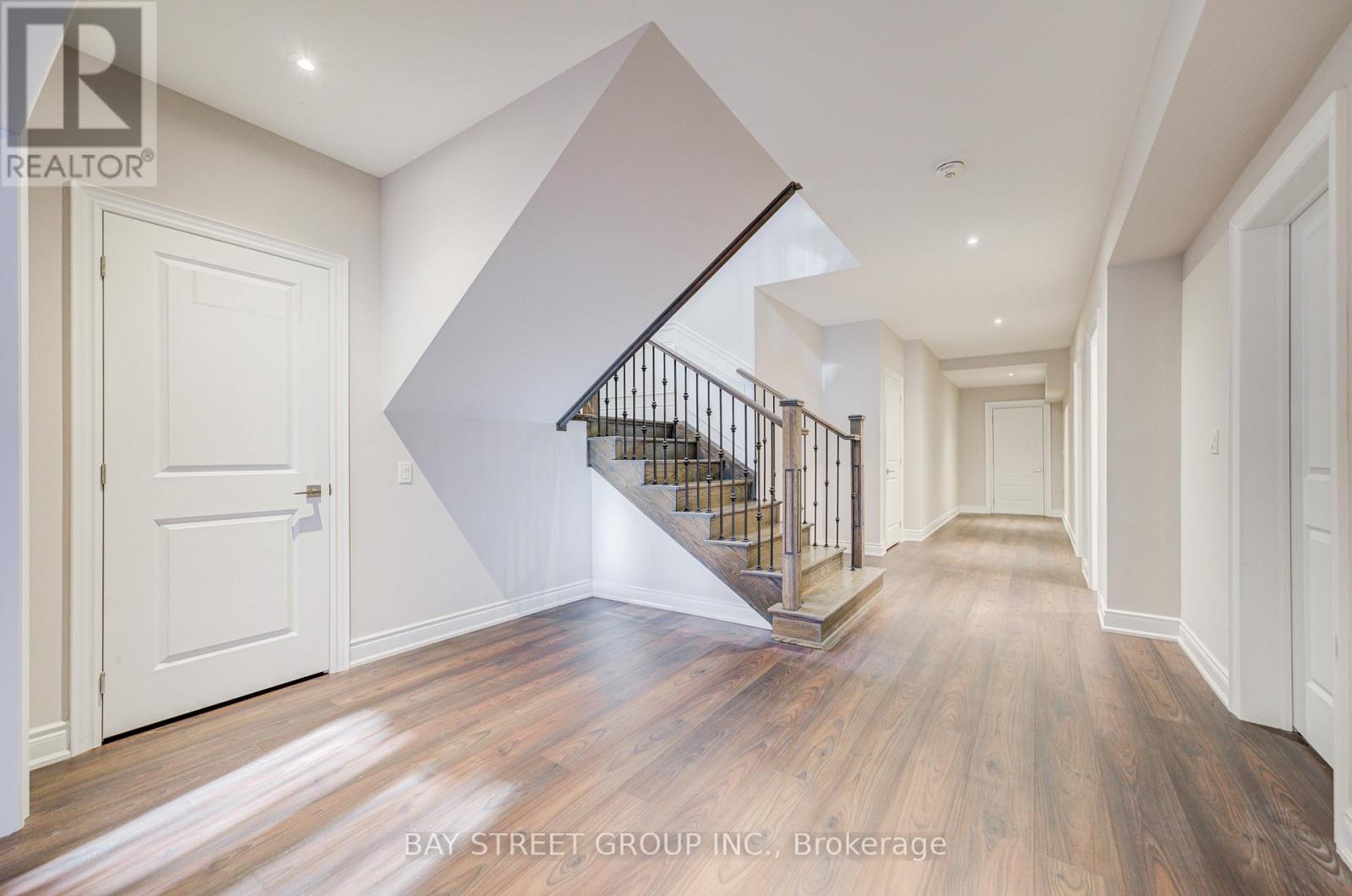 75 Douglas Road, Richmond Hill, Ontario  L4E 3H1 - Photo 40 - N12631602