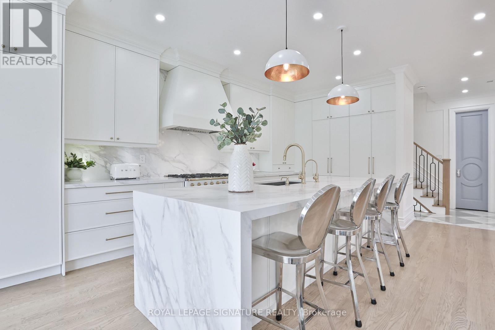 28 BELLE AYRE BOULEVARD, Toronto, Ontario