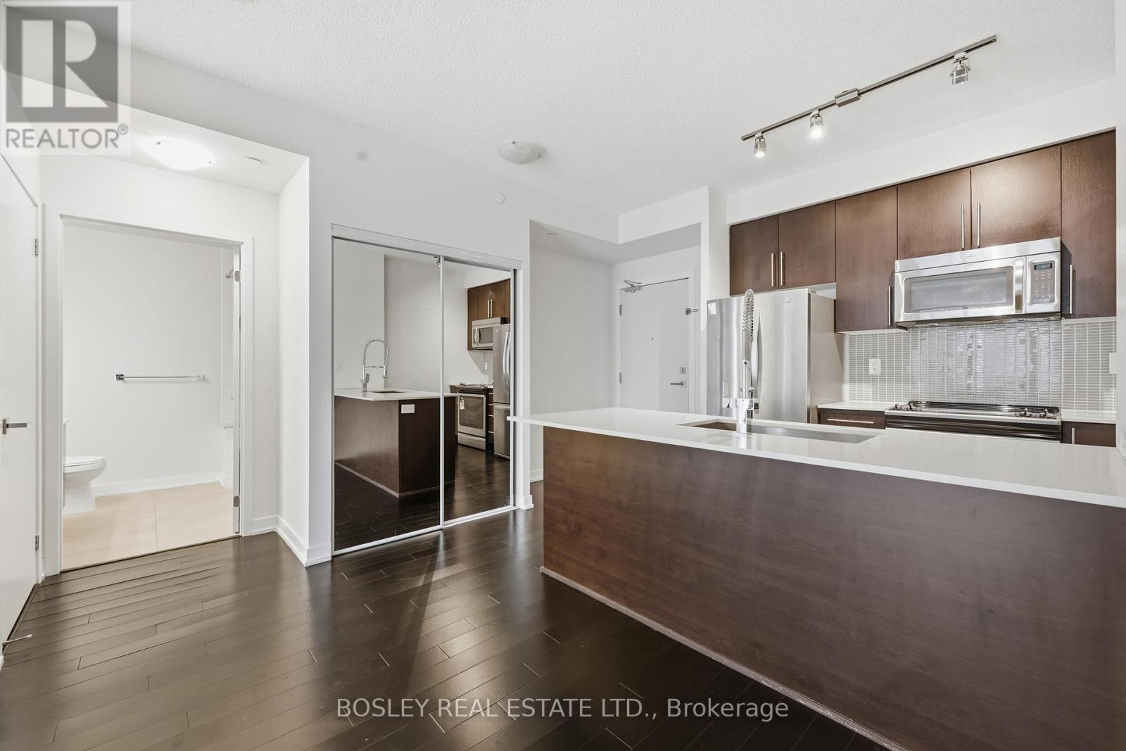 1604 - 4011 Brickstone Mews, Mississauga, Ontario  L5B 0G3 - Photo 2 - W12644032