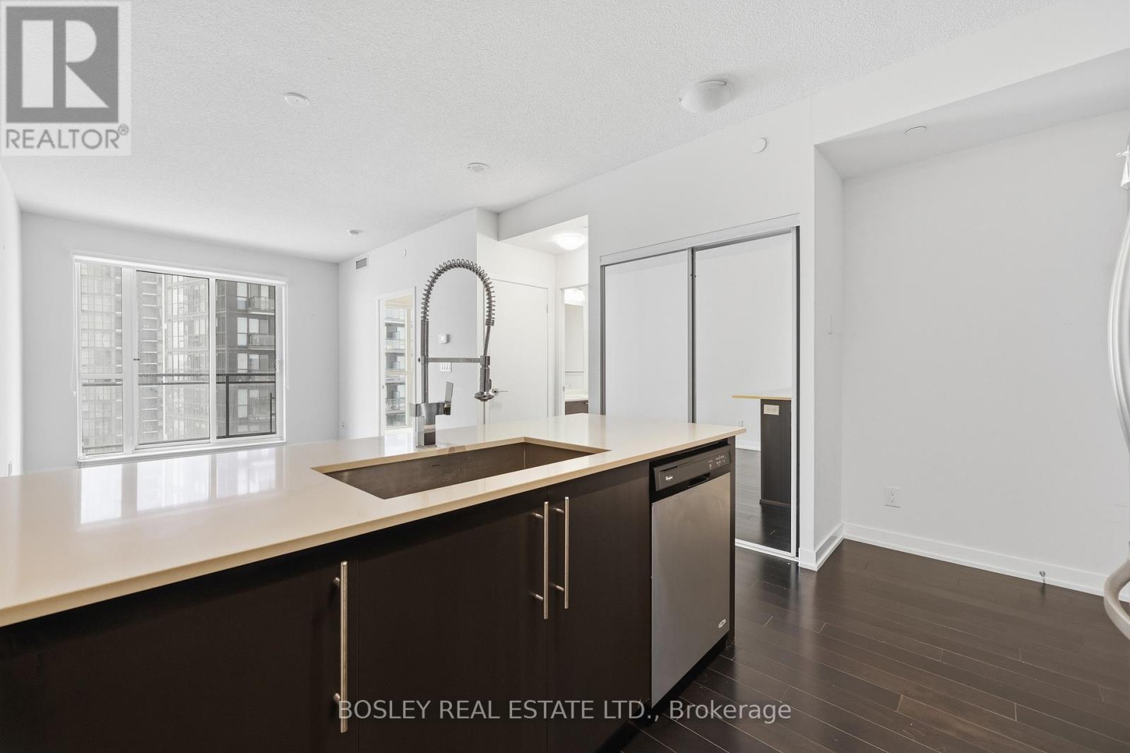 1604 - 4011 Brickstone Mews, Mississauga, Ontario  L5B 0G3 - Photo 3 - W12644032