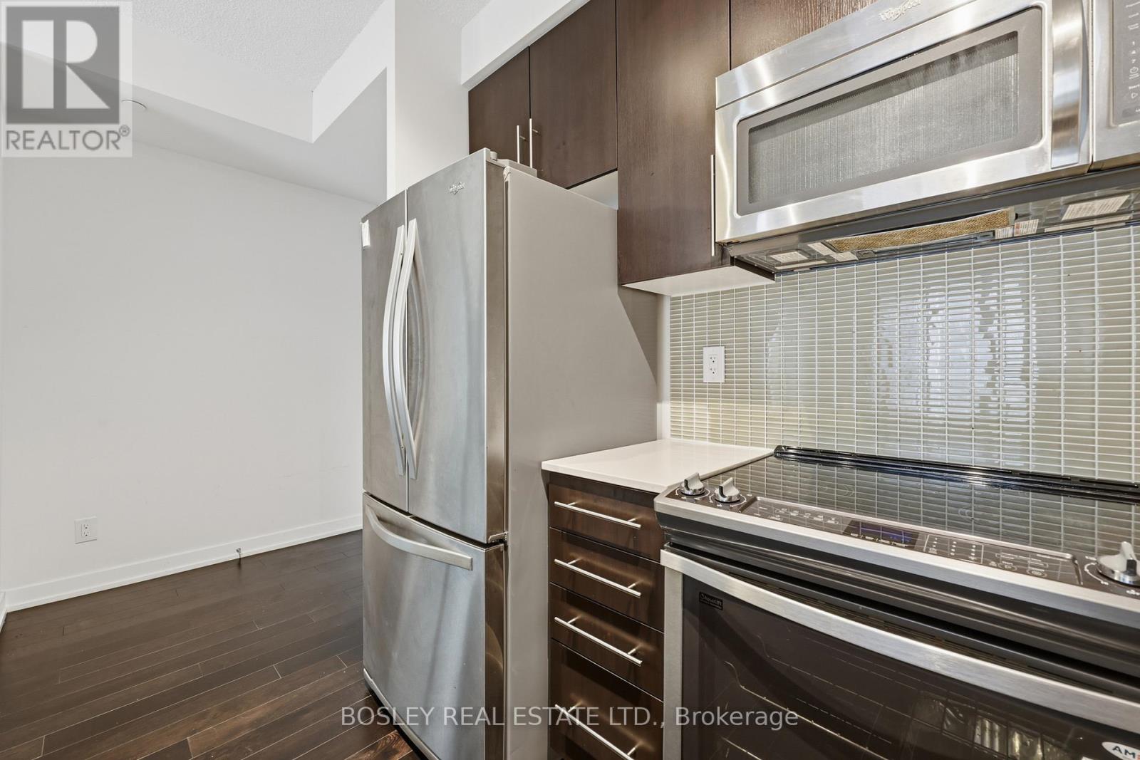 1604 - 4011 Brickstone Mews, Mississauga, Ontario  L5B 0G3 - Photo 4 - W12644032