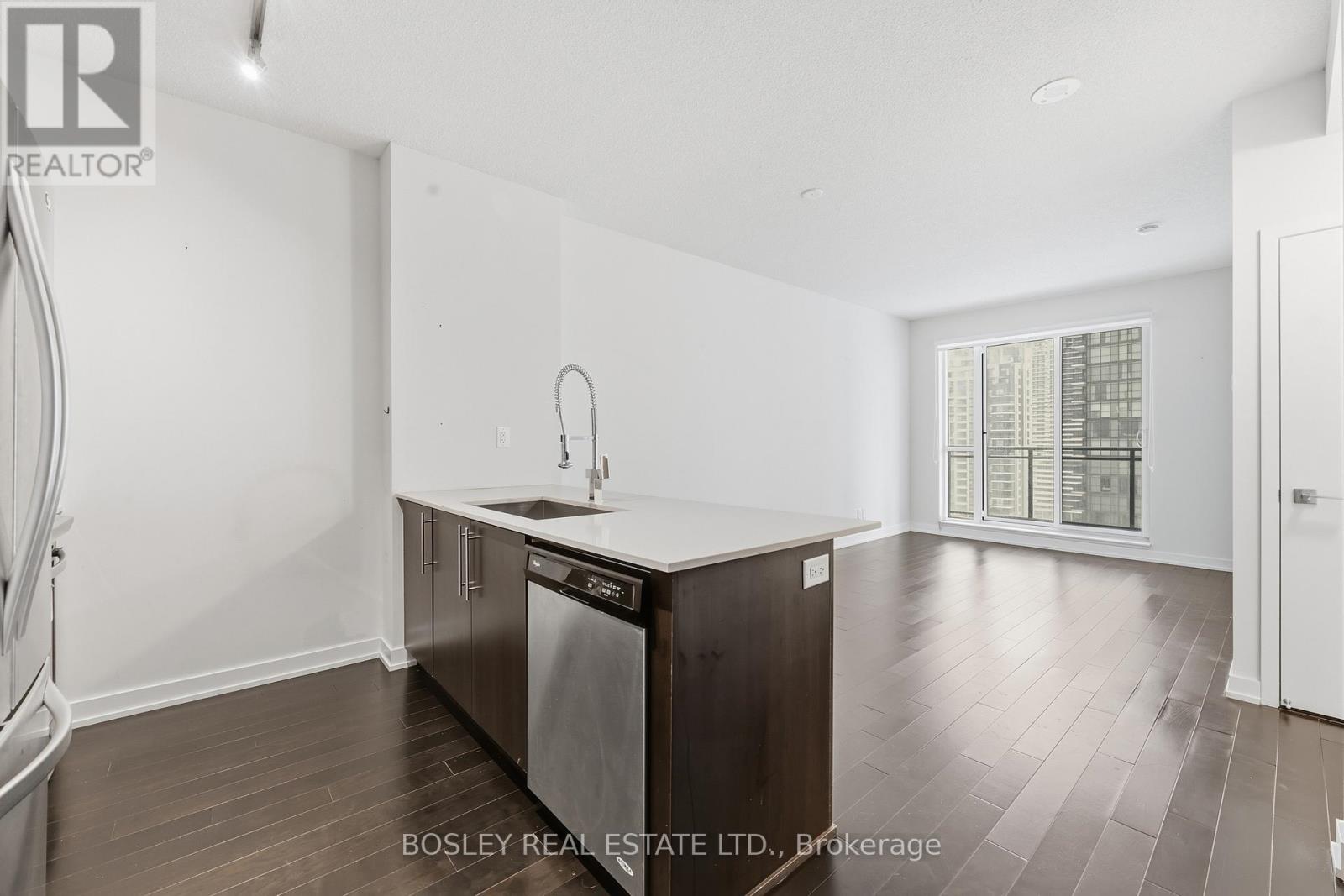 1604 - 4011 Brickstone Mews, Mississauga, Ontario  L5B 0G3 - Photo 6 - W12644032