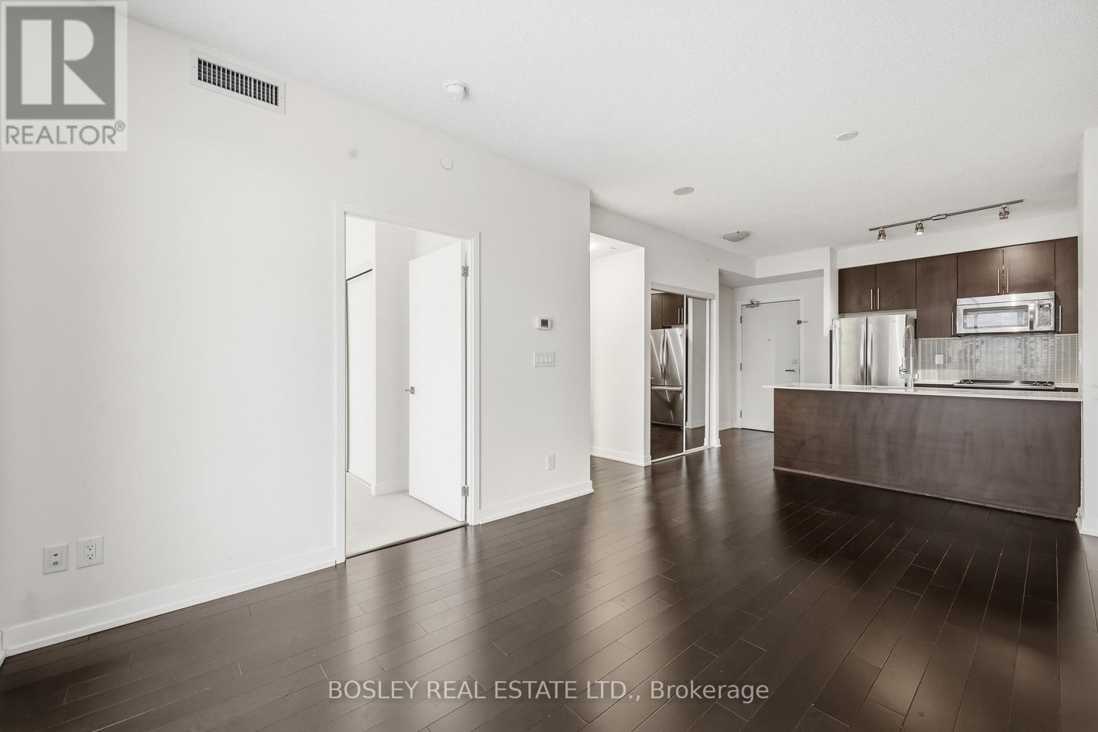 1604 - 4011 Brickstone Mews, Mississauga, Ontario  L5B 0G3 - Photo 8 - W12644032