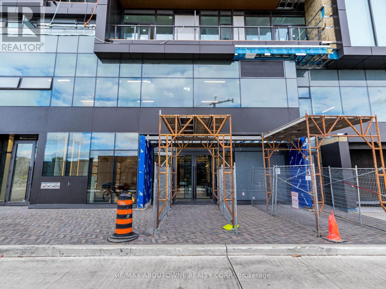 1912 - 10 GRAPHOPHONE GROVE, Toronto, Ontario