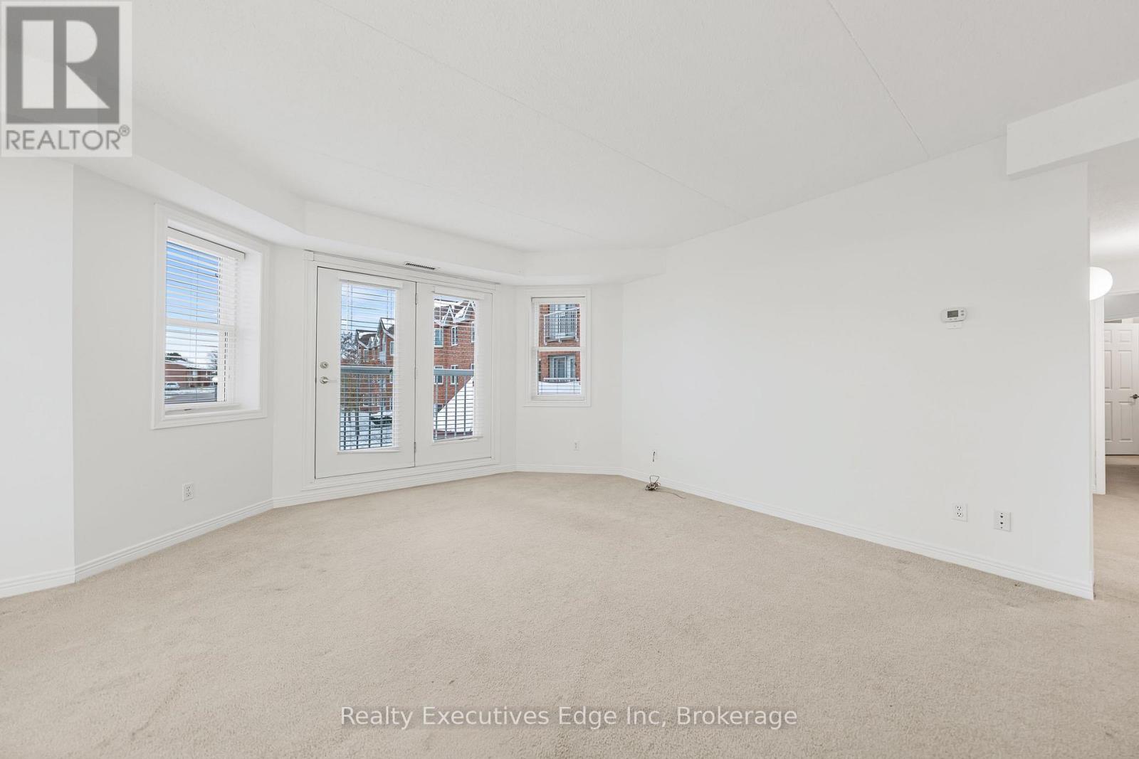 205 - 208 Silvercreek Parkway N, Guelph, Ontario  N1H 8H2 - Photo 3 - X12644048