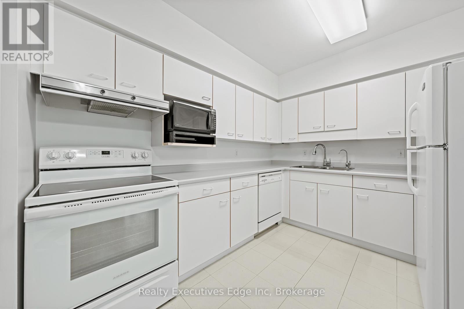 205 - 208 Silvercreek Parkway N, Guelph, Ontario  N1H 8H2 - Photo 7 - X12644048