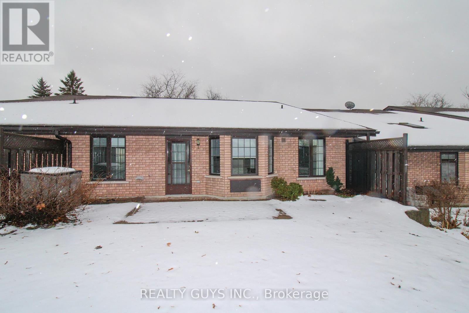 693 Whitaker Street, Peterborough, Ontario  K9H 7K3 - Photo 4 - X12644070