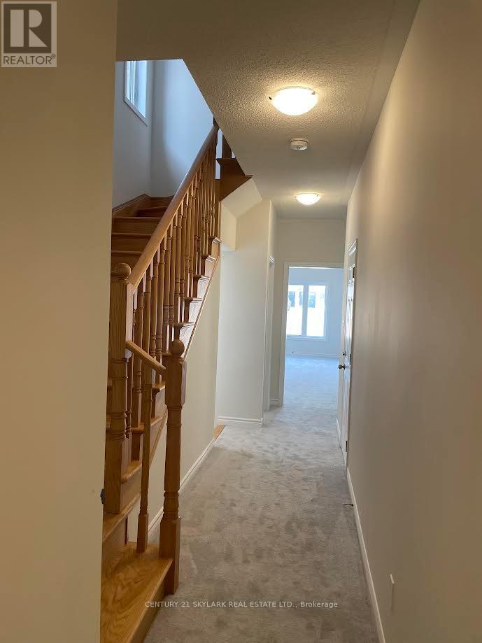 72 Baker Street, Thorold, Ontario  L2V 3P4 - Photo 2 - X12644038