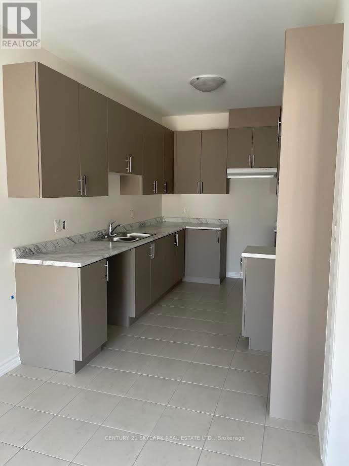 72 Baker Street, Thorold, Ontario  L2V 3P4 - Photo 3 - X12644038