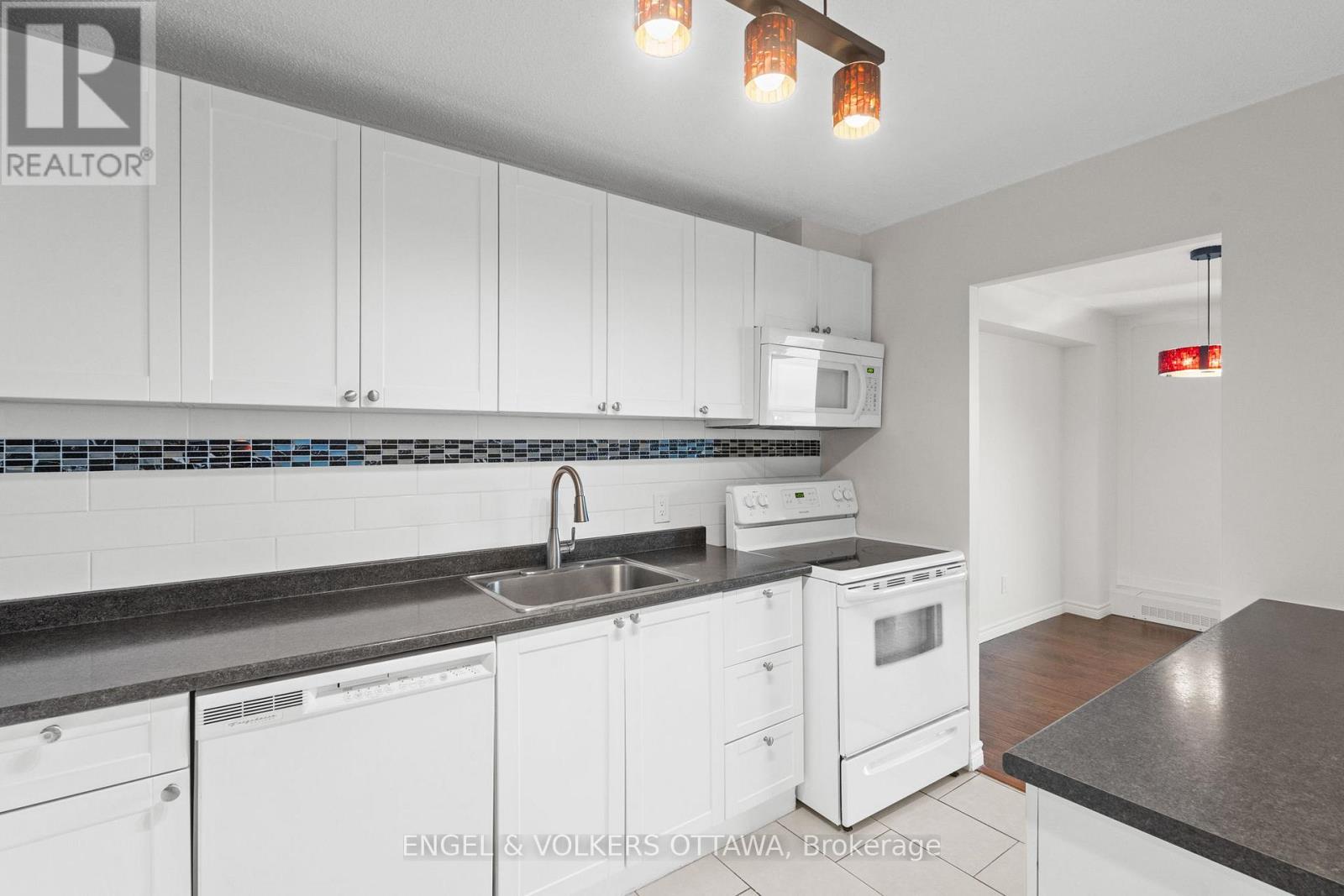 2001 - 665 Bathgate Drive, Ottawa, Ontario  K1K 3Y4 - Photo 12 - X12644064