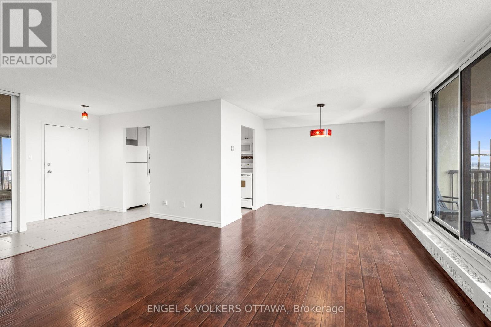 2001 - 665 Bathgate Drive, Ottawa, Ontario  K1K 3Y4 - Photo 7 - X12644064