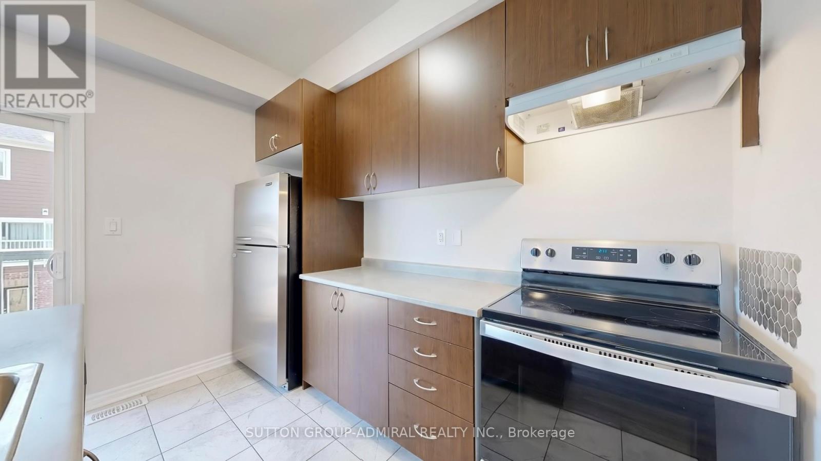 48 High Tide Drive, Wasaga Beach, Ontario  L9Z 2X2 - Photo 3 - S12449275