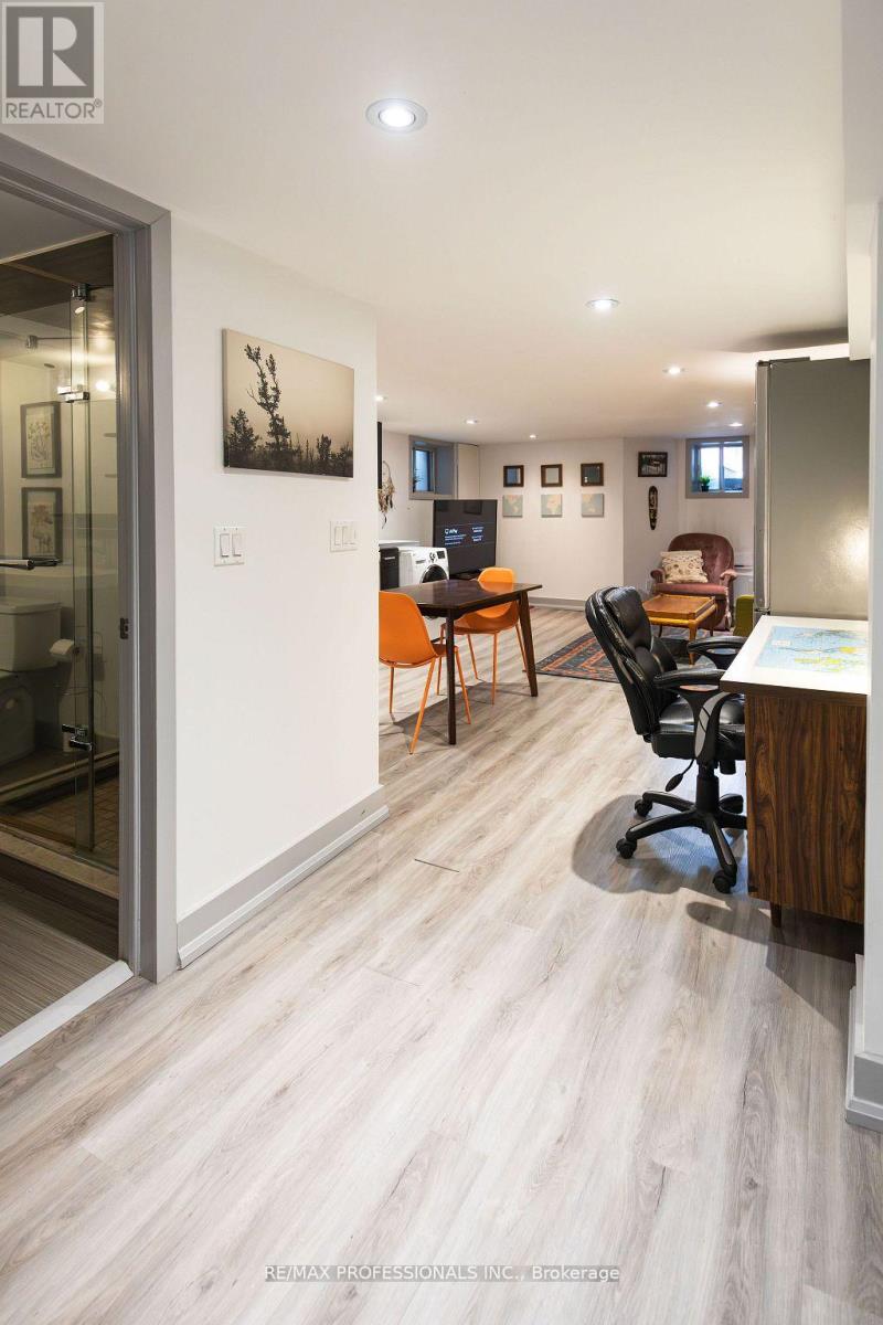 Lower - 627 Christie Street, Toronto, Ontario  M6G 3E6 - Photo 3 - C12644078