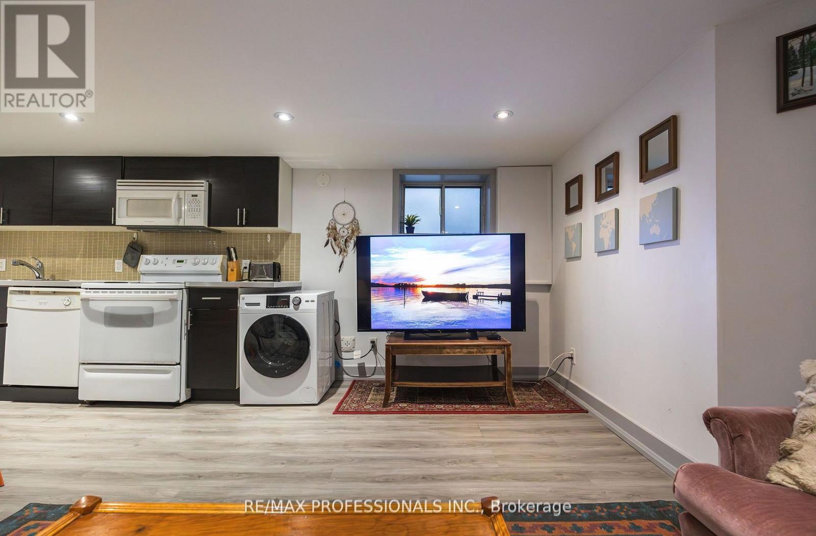 Lower - 627 Christie Street, Toronto, Ontario  M6G 3E6 - Photo 6 - C12644078