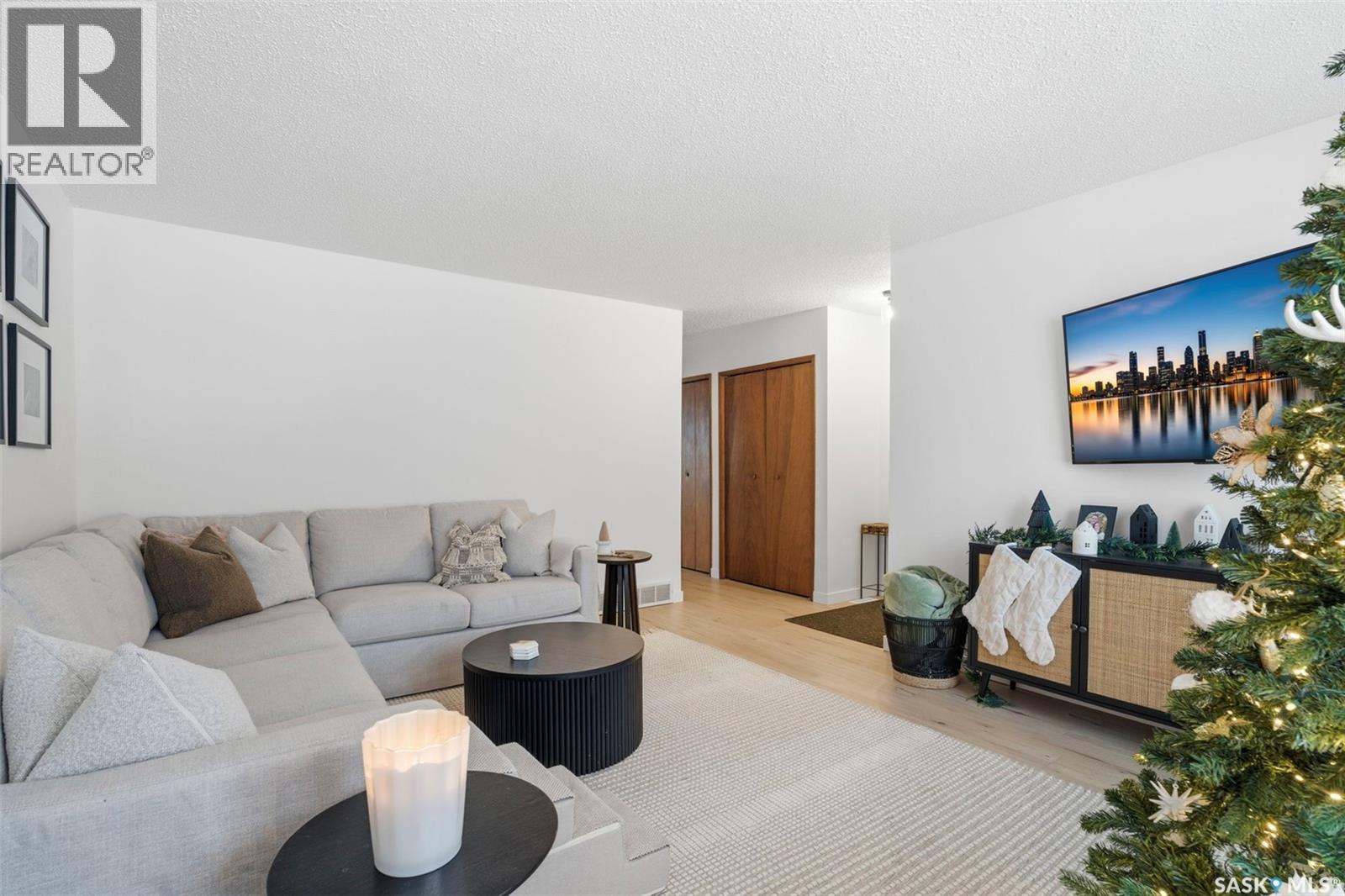 439 Manning Lane, Saskatoon, Saskatchewan  S7L 6J7 - Photo 3 - SK025795