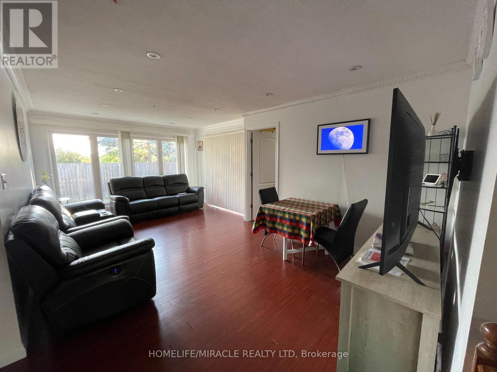 36 Richvale Drive S, Brampton, Ontario  L6Z 1M5 - Photo 7 - W12601518